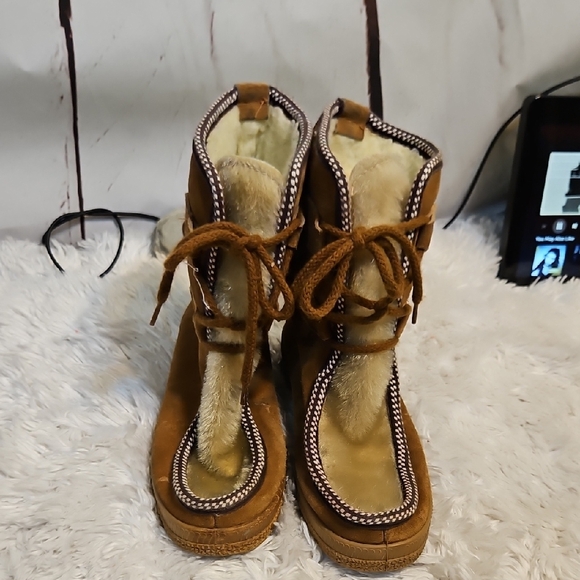 Ski Lounger Suede Winter Boots Moccasin Style Faux Fur Lined Cozy Warm Size 7 - Picture 1 of 11
